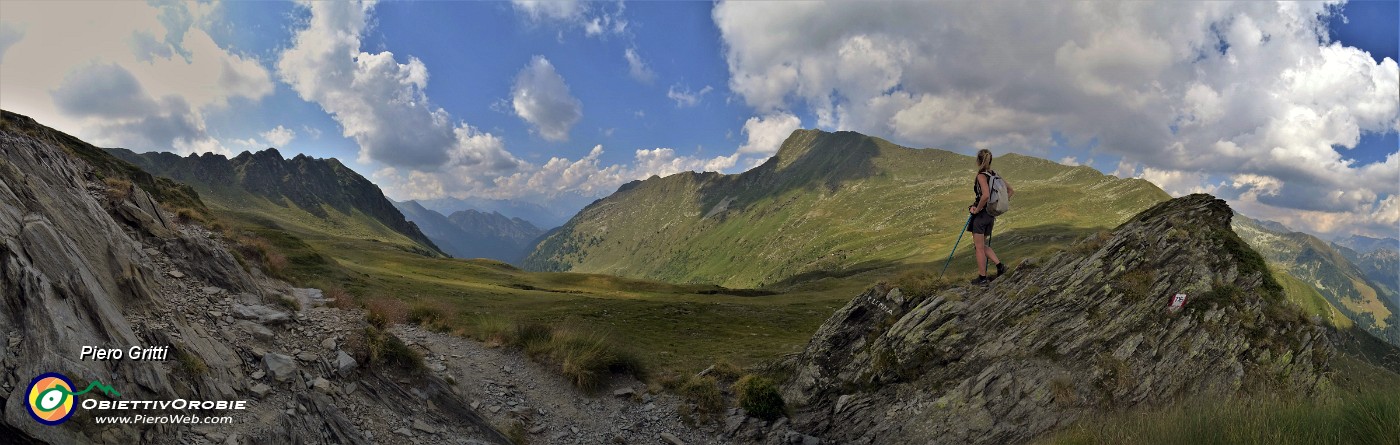 67 Sguardo indietro alla cresta discesa da Cima (2348 m) a Passo di Lemma (2137 m) .jpg